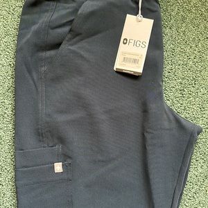 FIGS Axim 2.0 cargo pant men’s small size, short length in dark harbor, unworn